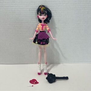 MONSTER HIGH doll  Draculaura Art Class doll toy